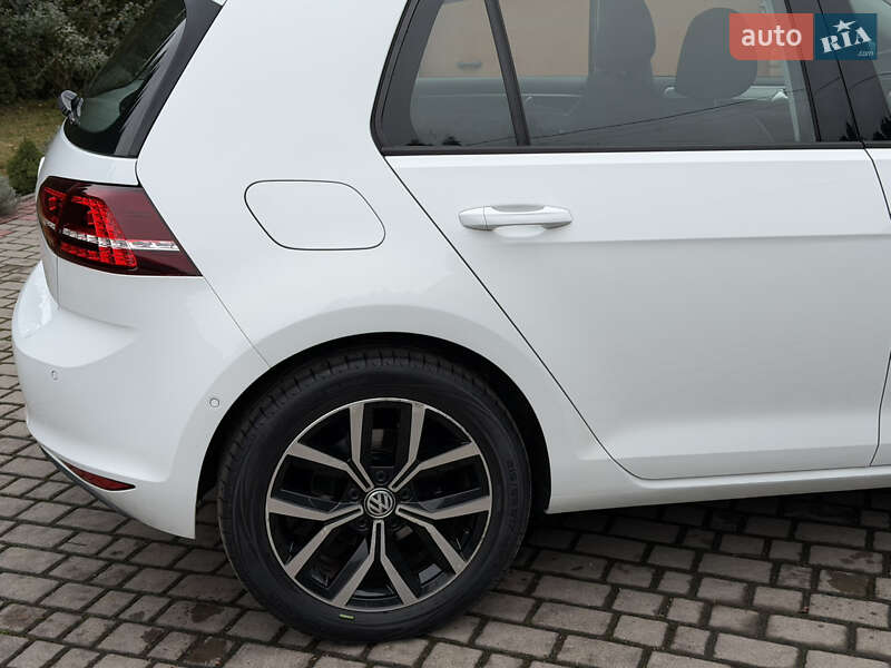 Хетчбек Volkswagen e-Golf 2015 в Рівному