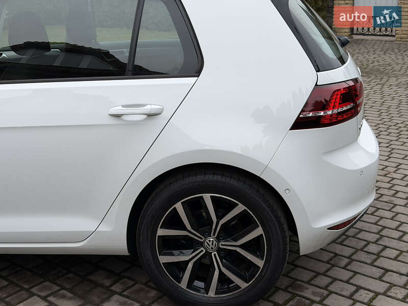 Хетчбек Volkswagen e-Golf 2015 в Рівному