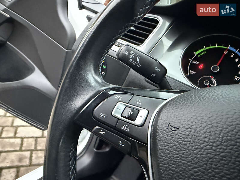 Хетчбек Volkswagen e-Golf 2015 в Рівному