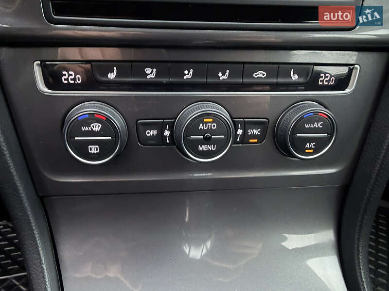 Хетчбек Volkswagen e-Golf 2015 в Рівному