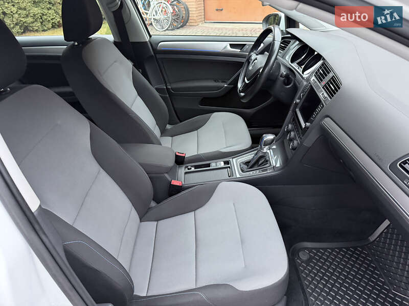 Хетчбек Volkswagen e-Golf 2015 в Рівному