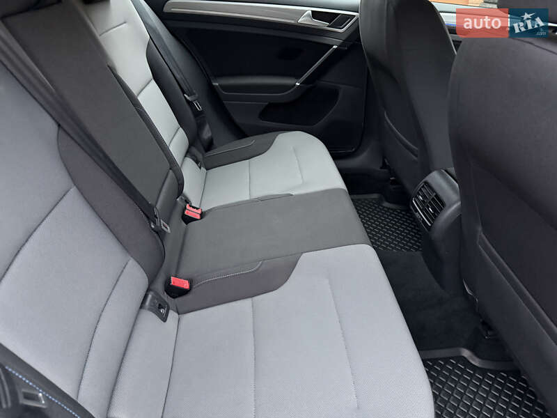 Хетчбек Volkswagen e-Golf 2015 в Рівному