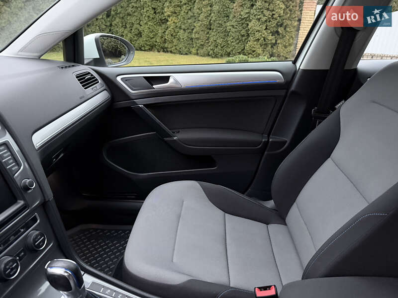 Хетчбек Volkswagen e-Golf 2015 в Рівному