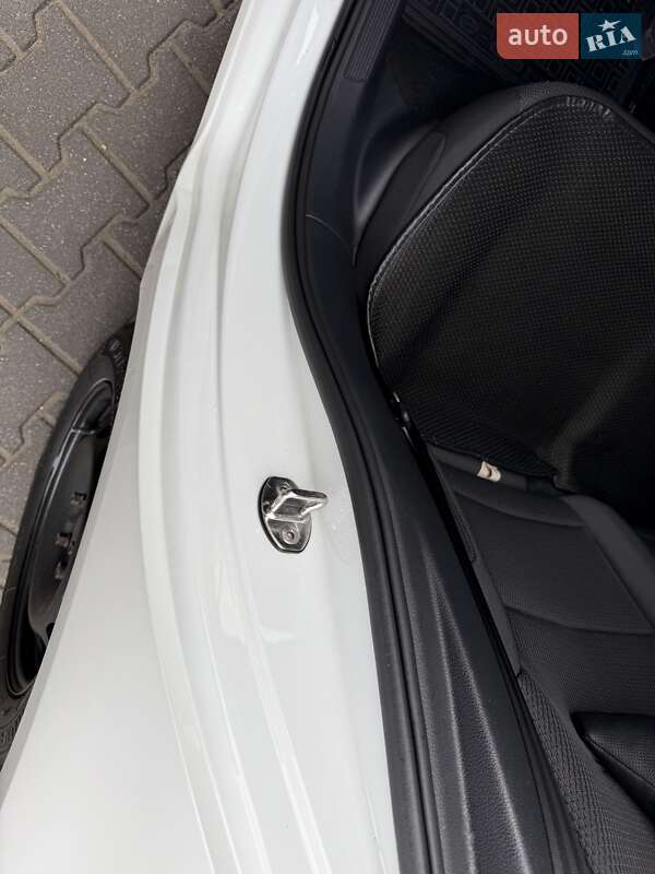 Хэтчбек Volkswagen e-Golf 2020 в Львове фото 13 Хэтчбек Volkswagen e-Golf 2020 в Львове