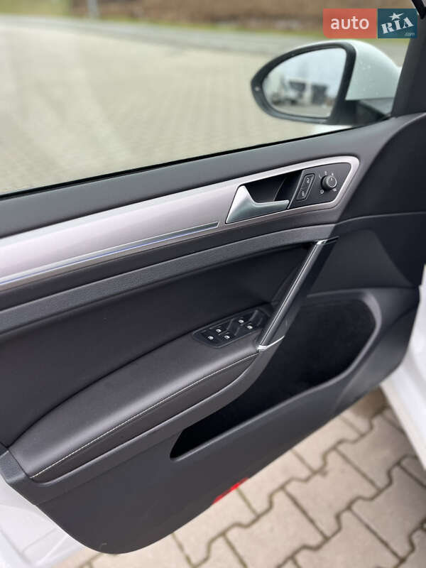 Хэтчбек Volkswagen e-Golf 2015 в Ковеле