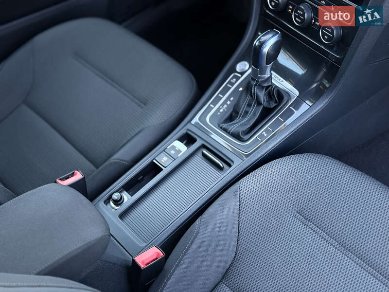 Хэтчбек Volkswagen e-Golf 2018 в Ковеле