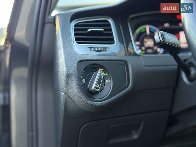 Хэтчбек Volkswagen e-Golf 2018 в Ковеле