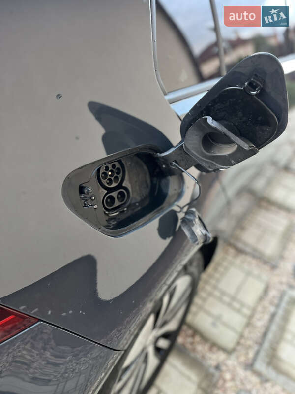 Хэтчбек Volkswagen e-Golf 2017 в Ужгороде