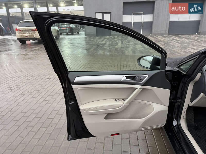 Хетчбек Volkswagen e-Golf 2015 в Луцьку