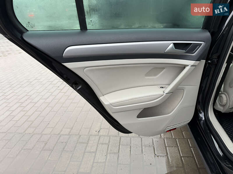 Хетчбек Volkswagen e-Golf 2015 в Луцьку