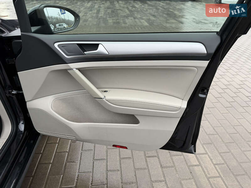 Хетчбек Volkswagen e-Golf 2015 в Луцьку