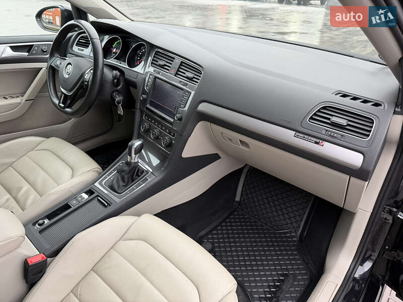 Хетчбек Volkswagen e-Golf 2015 в Луцьку