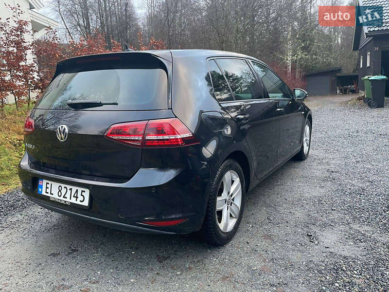 Хетчбек Volkswagen e-Golf 2016 в Києві