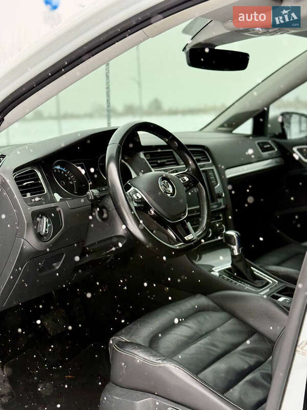 Хэтчбек Volkswagen e-Golf 2016 в Ровно