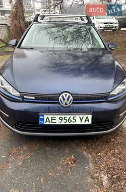 Хетчбек Volkswagen e-Golf 2015 в Дніпрі