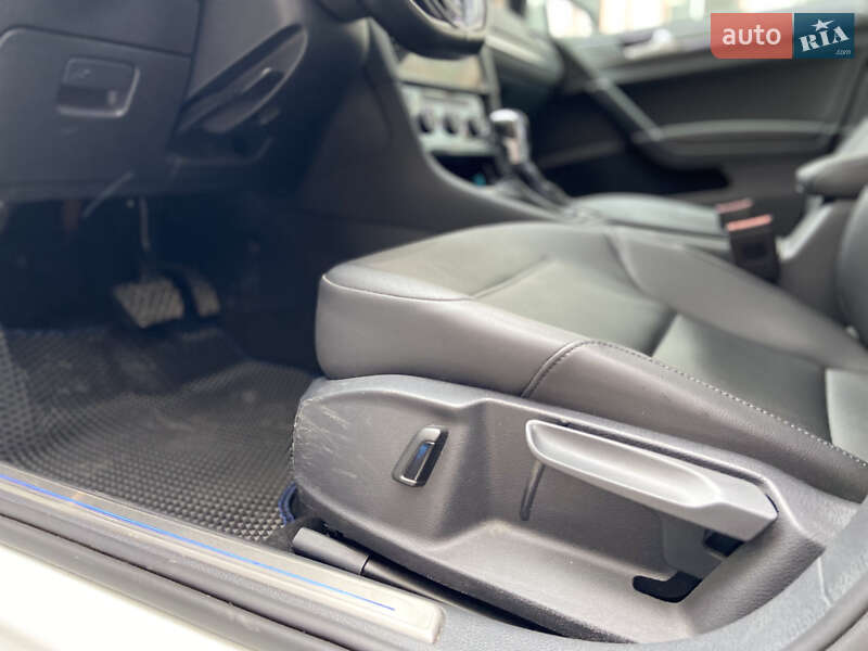 Хетчбек Volkswagen e-Golf 2019 в Івано-Франківську