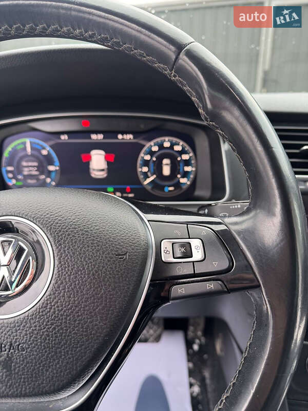 Хэтчбек Volkswagen e-Golf 2017 в Трускавце