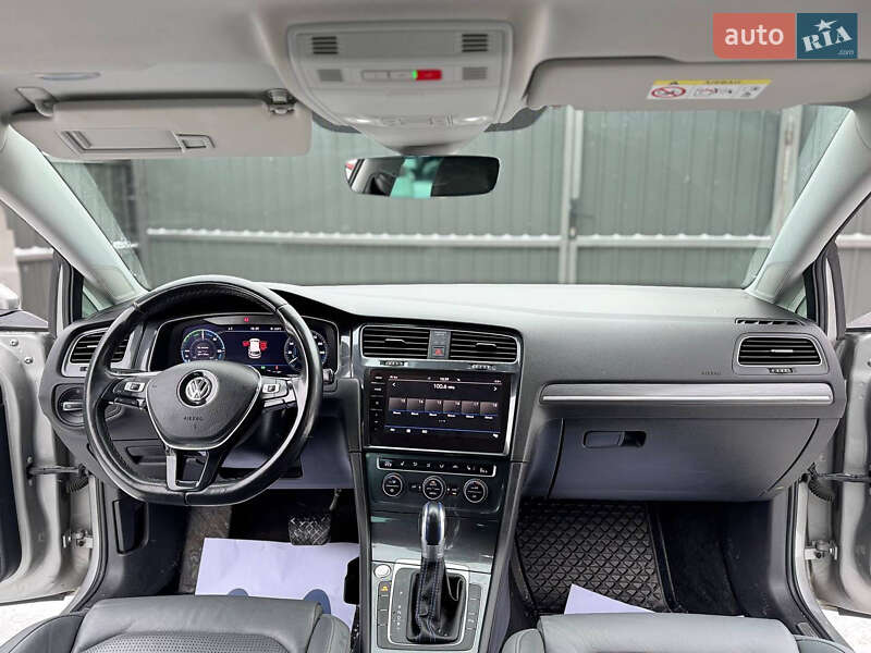 Хэтчбек Volkswagen e-Golf 2017 в Трускавце