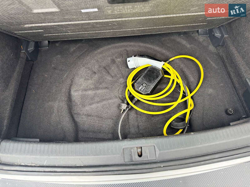 Хэтчбек Volkswagen e-Golf 2017 в Трускавце