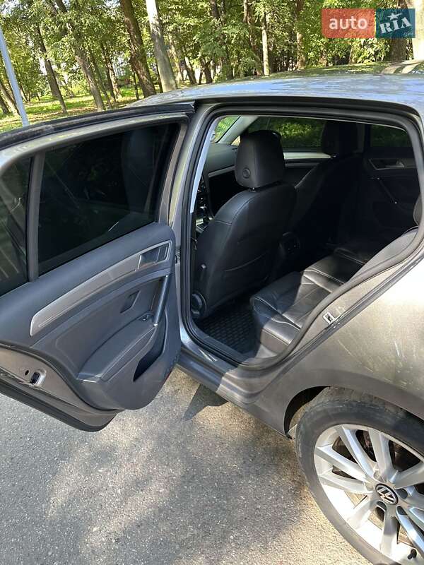 Хетчбек Volkswagen e-Golf 2015 в Чернівцях