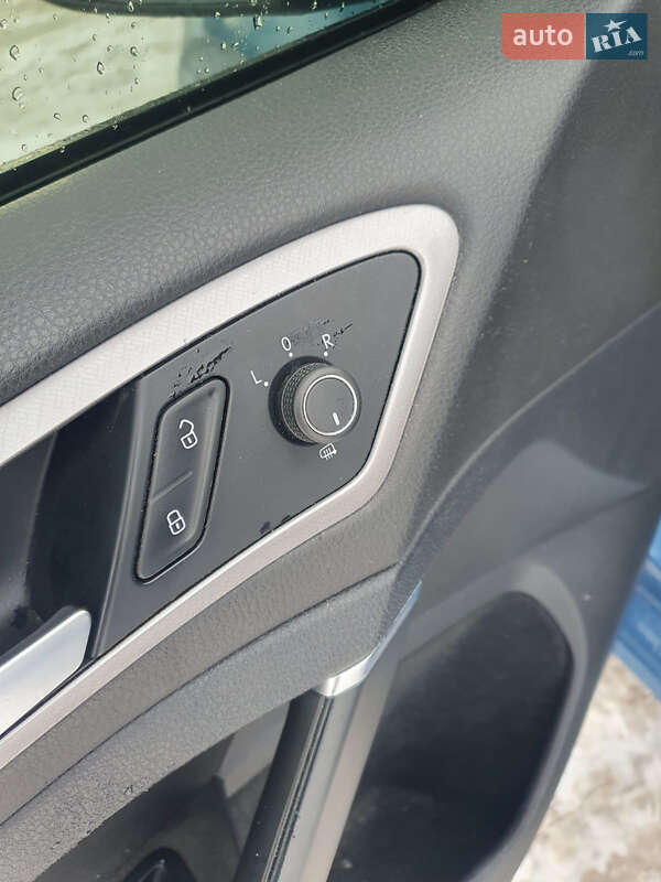 Хетчбек Volkswagen e-Golf 2016 в Києві фото 12 Хетчбек Volkswagen e-Golf 2016 в Києві