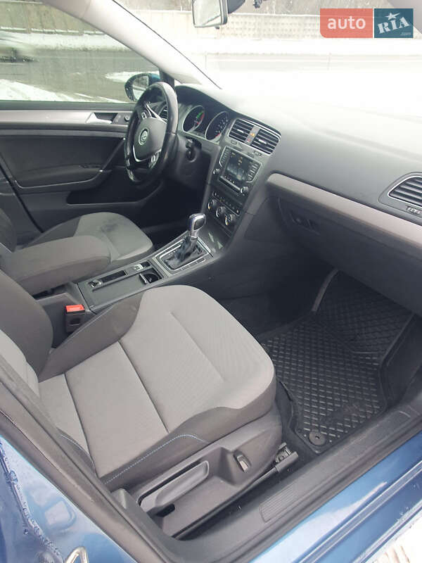 Хетчбек Volkswagen e-Golf 2016 в Києві фото 14 Хетчбек Volkswagen e-Golf 2016 в Києві