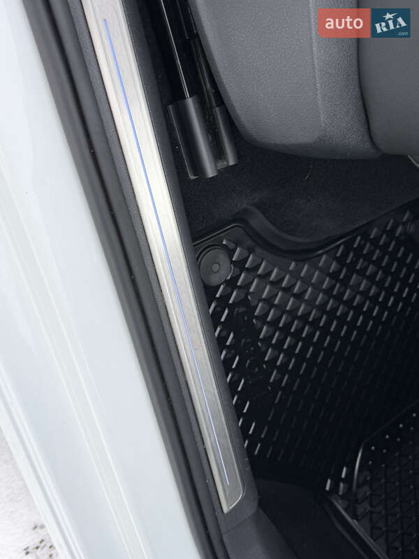 Хетчбек Volkswagen e-Golf 2015 в Рівному