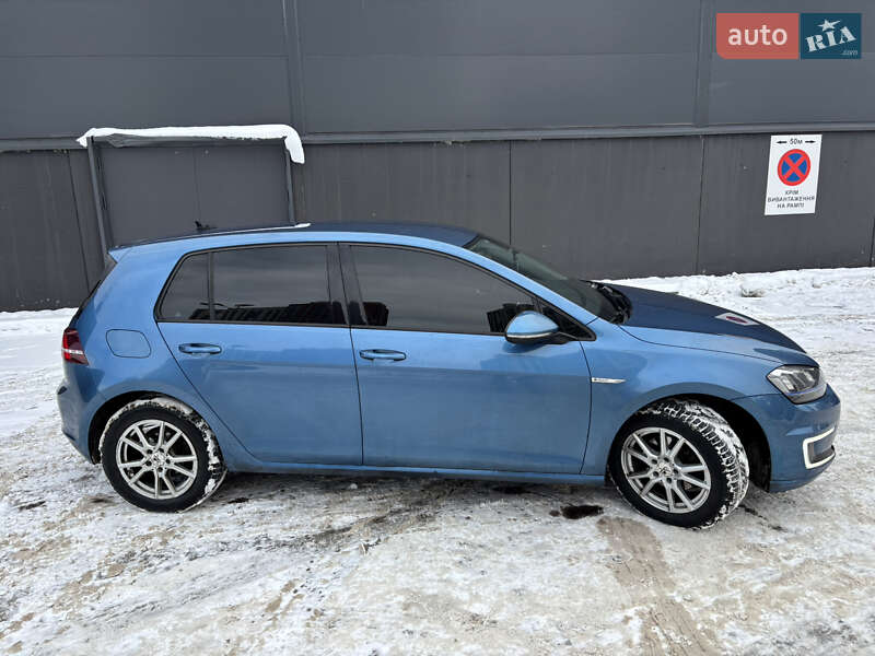 Хетчбек Volkswagen e-Golf 2015 в Києві