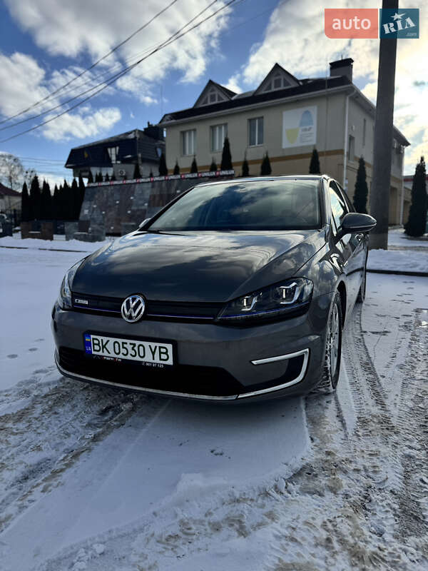 Хетчбек Volkswagen e-Golf 2015 в Рівному