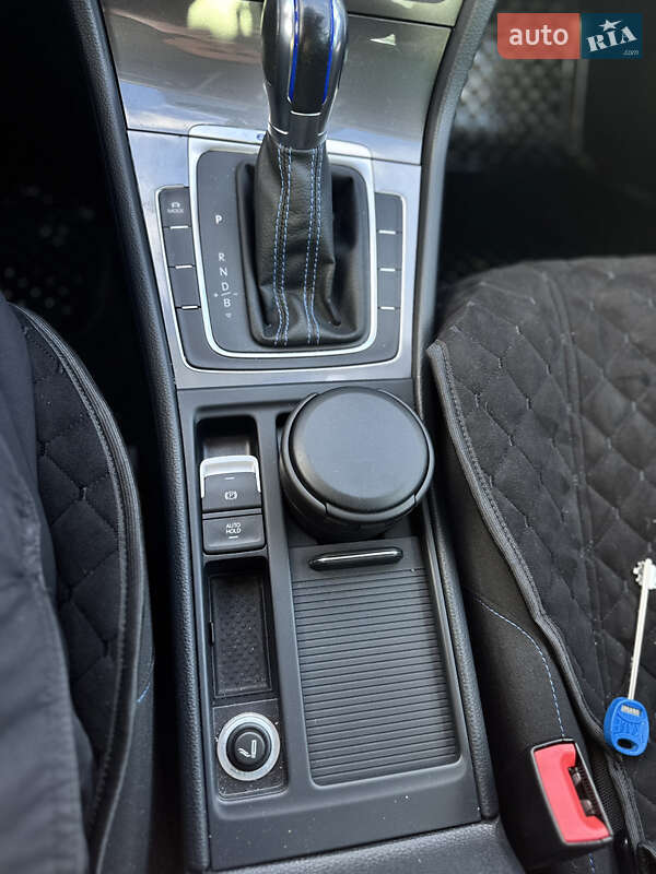 Хетчбек Volkswagen e-Golf 2015 в Рівному