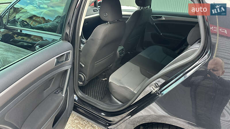 Хетчбек Volkswagen e-Golf 2015 в Чернівцях