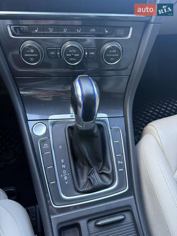 Хетчбек Volkswagen e-Golf 2018 в Тернополі фото 26 Хетчбек Volkswagen e-Golf 2018 в Тернополі