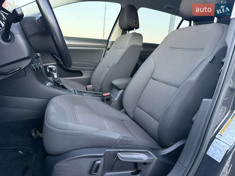 Хэтчбек Volkswagen e-Golf 2019 в Львове