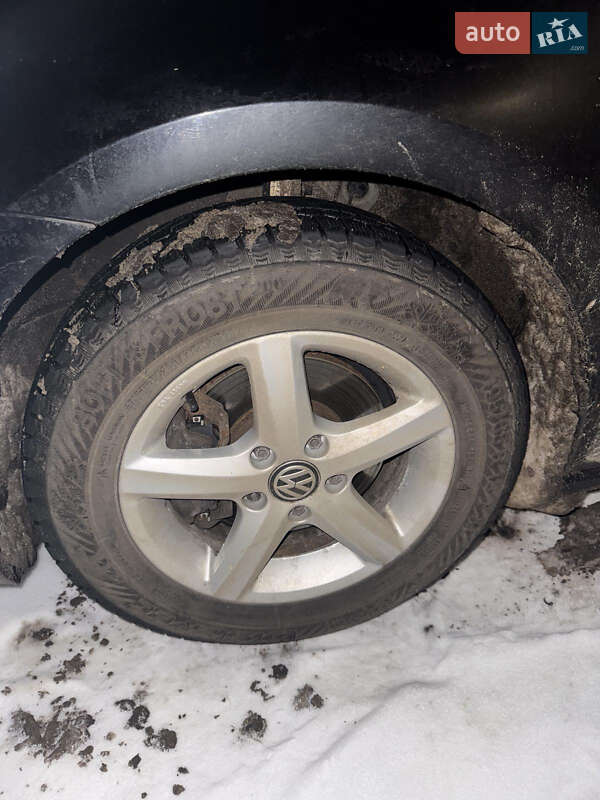 Хетчбек Volkswagen e-Golf 2015 в Житомирі