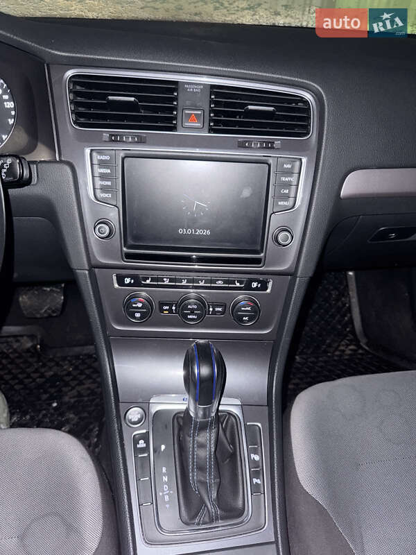 Хетчбек Volkswagen e-Golf 2015 в Житомирі