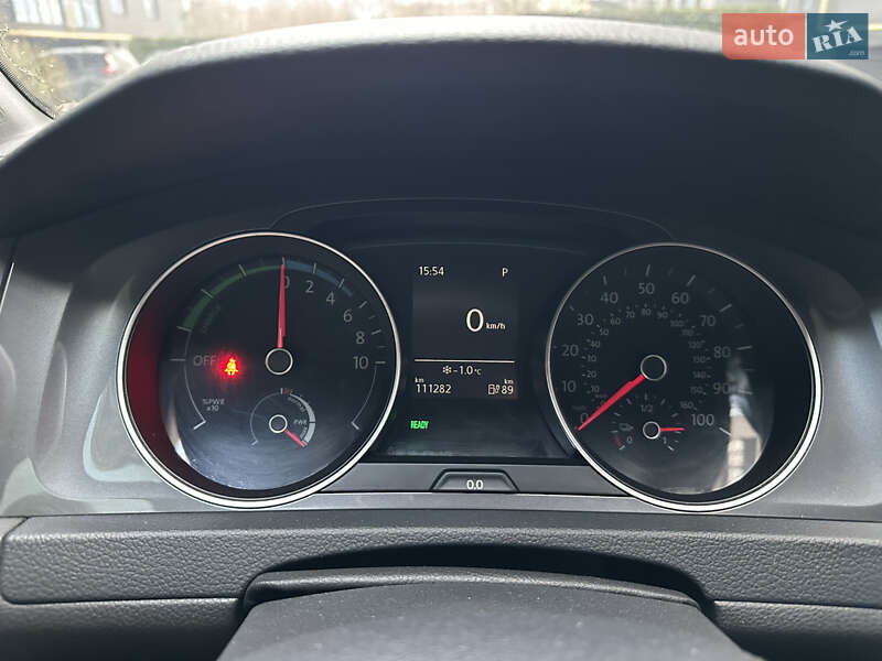 Хетчбек Volkswagen e-Golf 2015 в Івано-Франківську