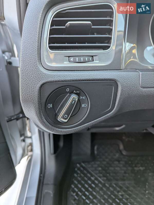 Хетчбек Volkswagen e-Golf 2016 в Тернополі фото 22 Хетчбек Volkswagen e-Golf 2016 в Тернополі