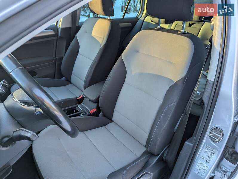 Хетчбек Volkswagen e-Golf 2016 в Тернополі фото 24 Хетчбек Volkswagen e-Golf 2016 в Тернополі