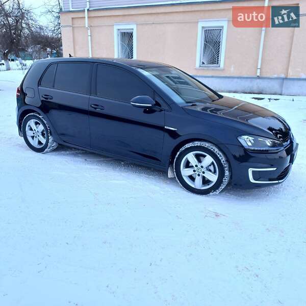 Хэтчбек Volkswagen e-Golf 2016 в Козельце