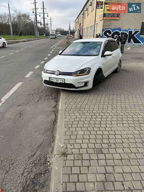 Volkswagen e-Golf 2016