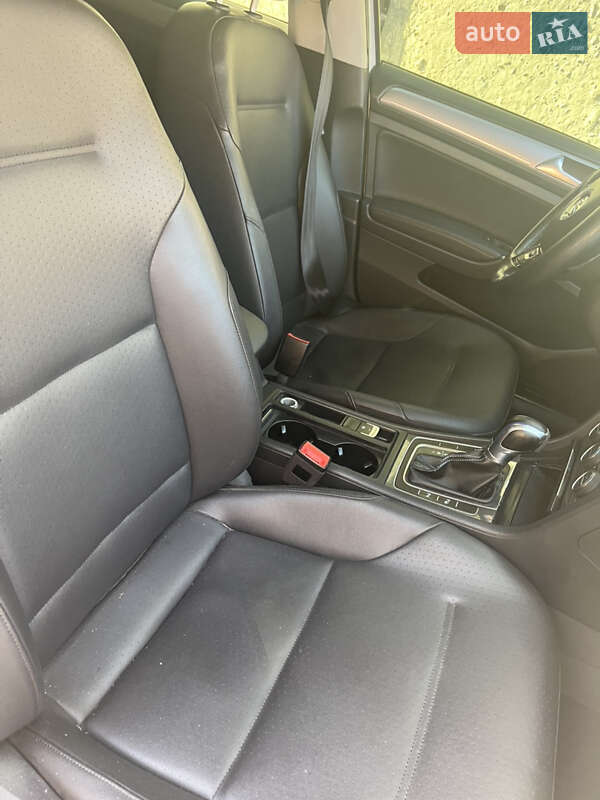 Хэтчбек Volkswagen e-Golf 2016 в Одессе фото 9 Хэтчбек Volkswagen e-Golf 2016 в Одессе