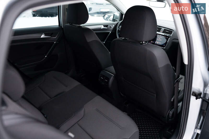 Хэтчбек Volkswagen e-Golf 2019 в Луцке фото 74 Хэтчбек Volkswagen e-Golf 2019 в Луцке