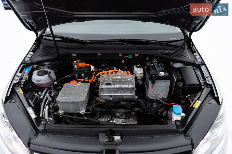 Хэтчбек Volkswagen e-Golf 2019 в Луцке фото 91 Хэтчбек Volkswagen e-Golf 2019 в Луцке