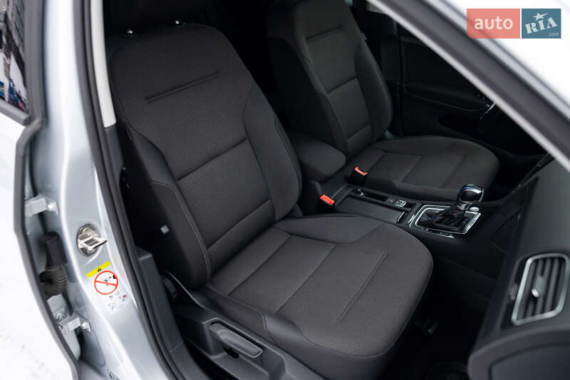 Хэтчбек Volkswagen e-Golf 2019 в Луцке фото 69 Хэтчбек Volkswagen e-Golf 2019 в Луцке