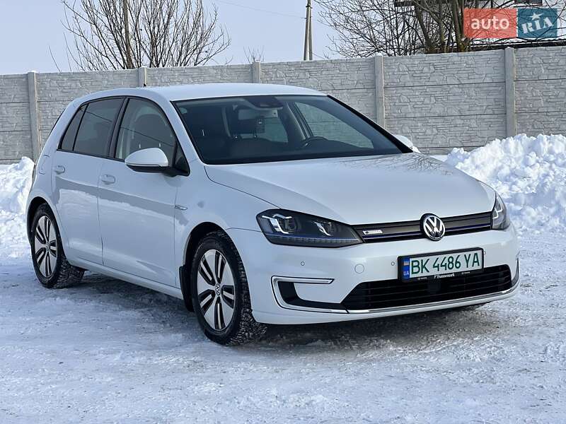Volkswagen e-Golf 2015
