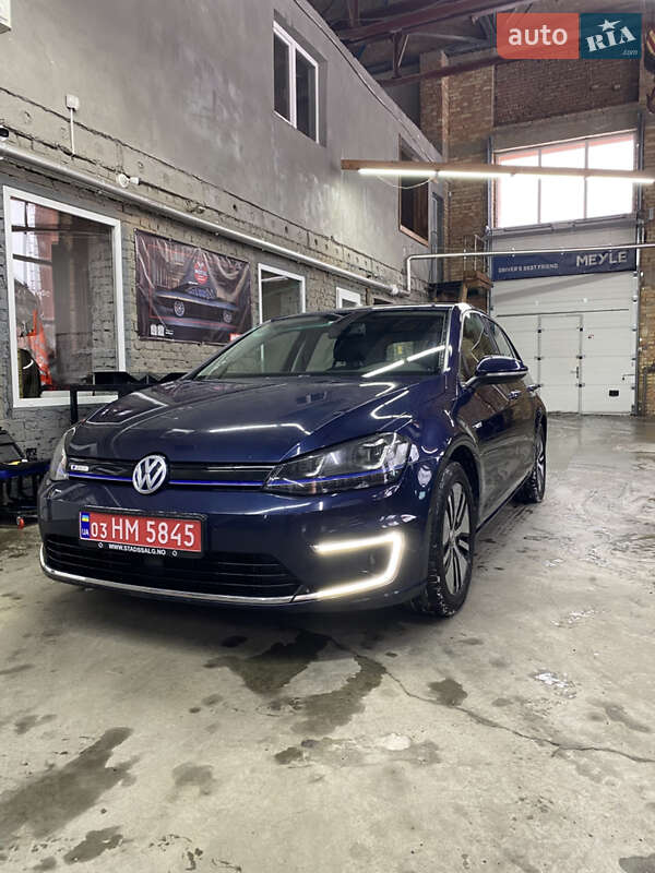 Volkswagen e-Golf 2015