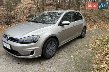 Хэтчбек Volkswagen e-Golf 2015 в Львове