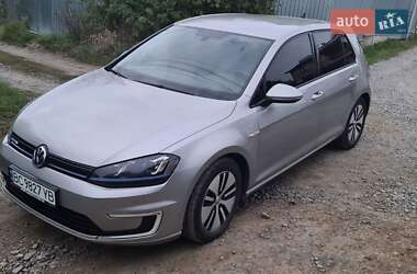 Хэтчбек Volkswagen e-Golf 2015 в Ужгороде