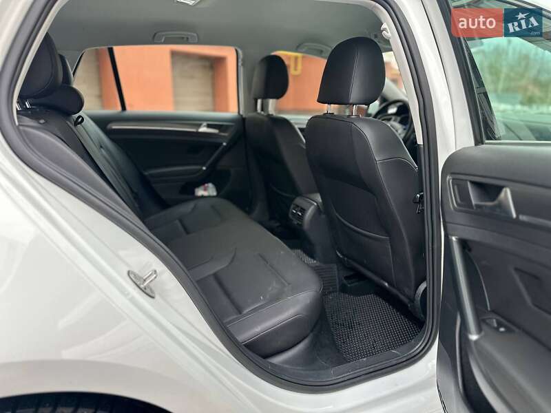 Хэтчбек Volkswagen e-Golf 2019 в Ивано-Франковске