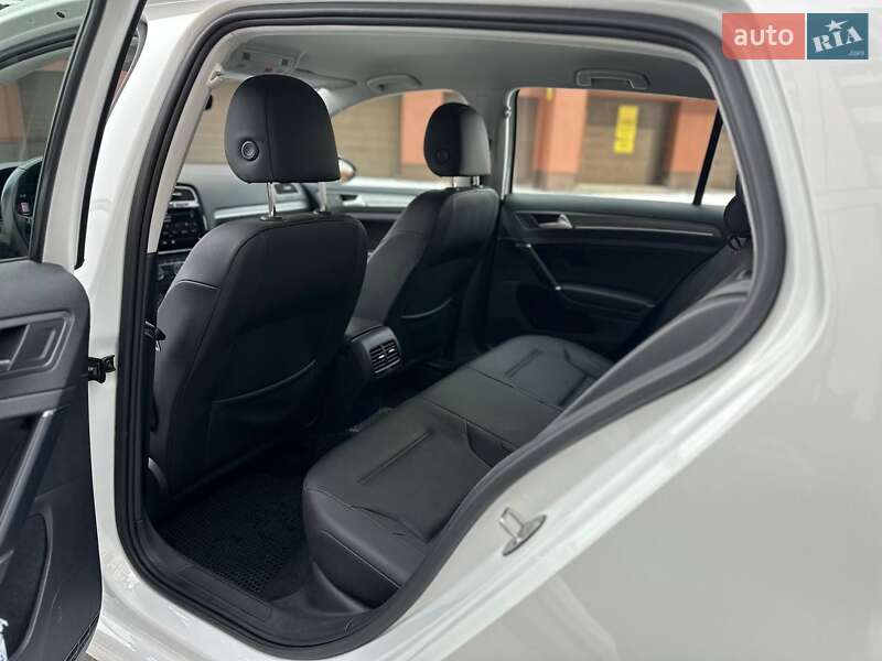 Хэтчбек Volkswagen e-Golf 2019 в Ивано-Франковске